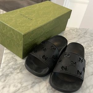 Gucci rubber GG slides. Worn and in great condition.